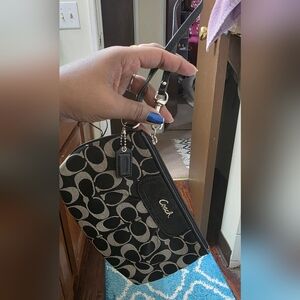 Coach Black and Cream Signature Handbag/wrislet